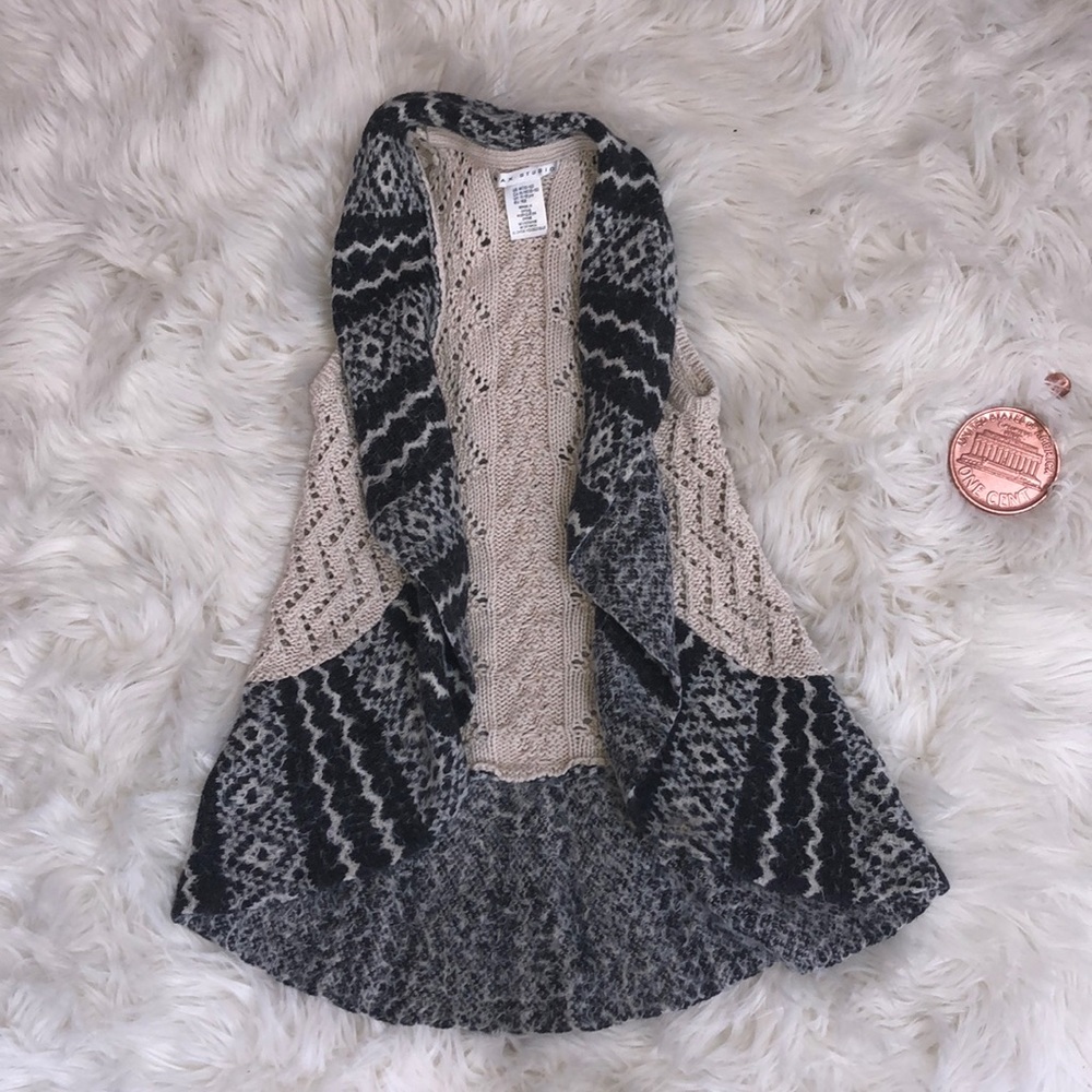 Sleeveless Sweater Jacket